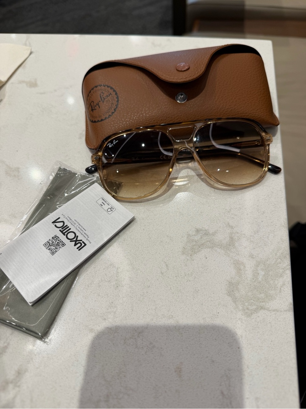 Ray-Ban Brown Gradient Aviator Sunglasses with Tan Case